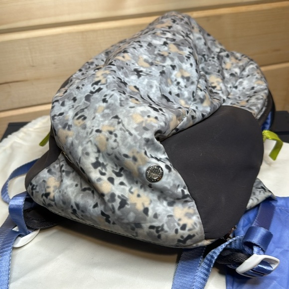 Lululemon Run From Work Backpack - Picture 10 of 10